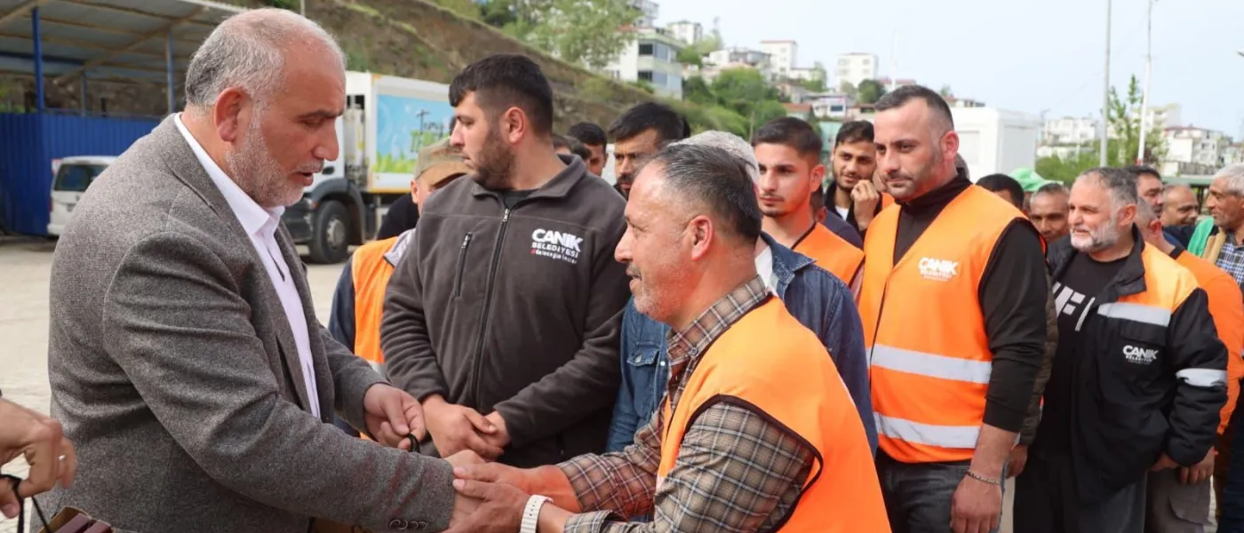 Canik'te Bayram Sevinci: Başkan Sandıkçı Personelle Bayramlaştı